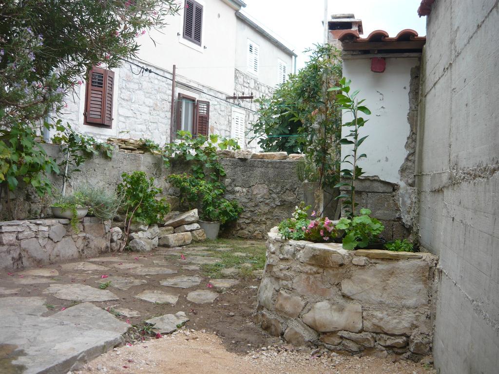 Guest House Oleander Zlarin Buitenkant foto